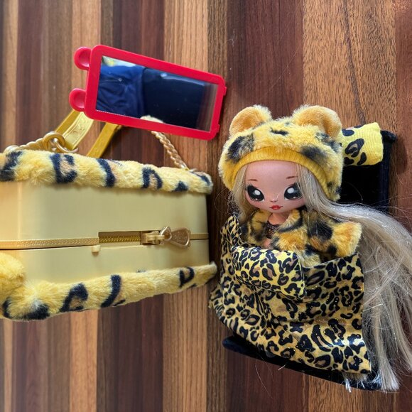 Na! Na! Na! 3-In-1 Backpack Bedroom Doll Playset with Jennel Jaguar, 6 Piece - Picture 3 of 6
